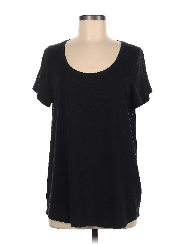 Stratus II Tee Parisian Effortless Chic Style