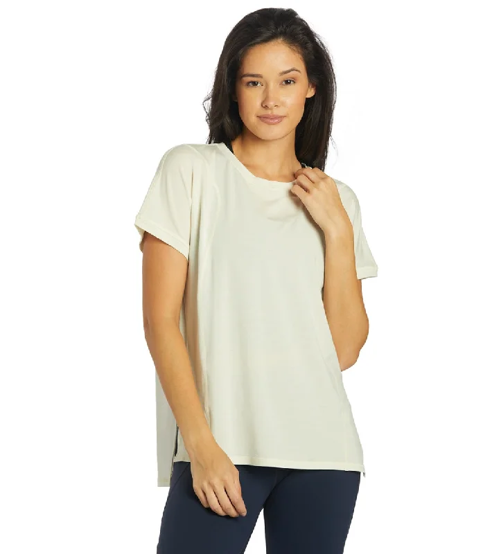 Sweaty Betty Glide Workout T-Shirt Lily White Trendy Street Style Attire