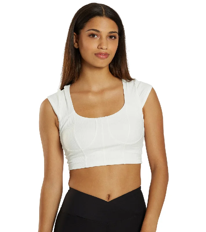 Year of Ours Larisa Crop Tee White Trendy Street Style Attire