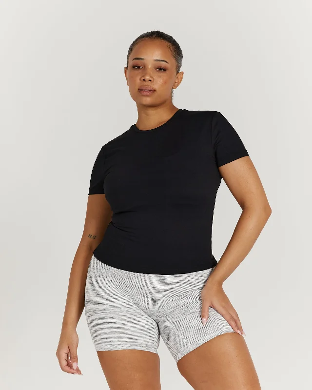 ATHLEISURE TOP - BLACK Chic Trends Unveiled