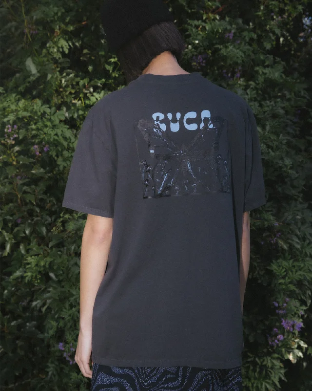 Mushy Fly Tee - Pirate Black Chic Everyday Wear