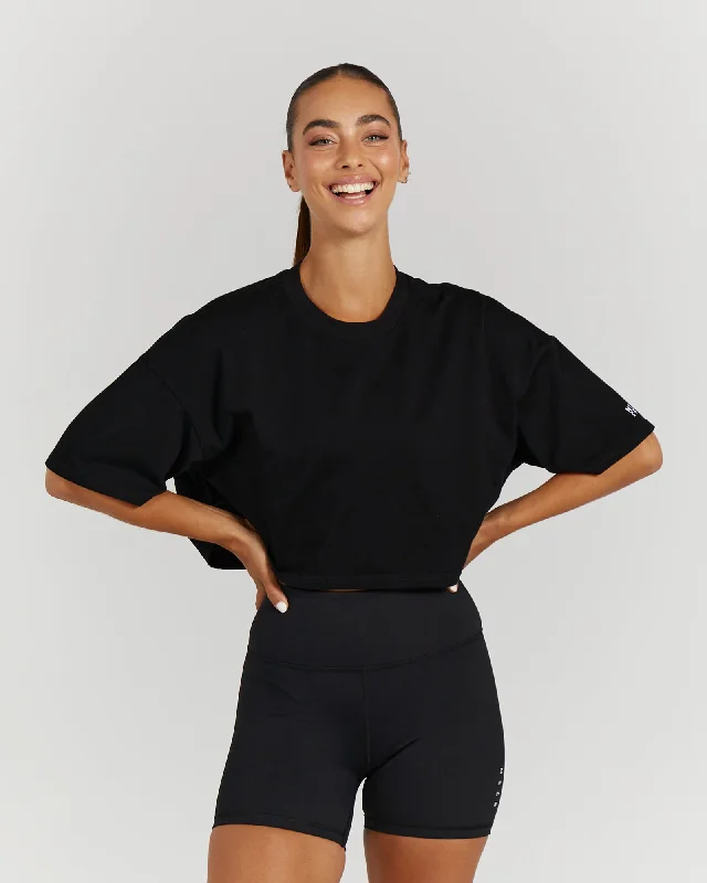 OVERSIZED CROP TEE - BLACK Score Big On Glamorous Red - Carpet Styles