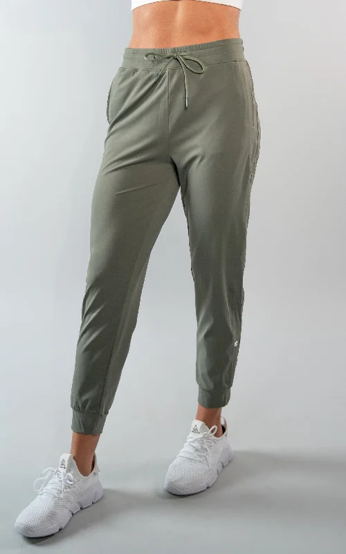 The Movement Jogger 26" in Castor Gray Exclusive Sale