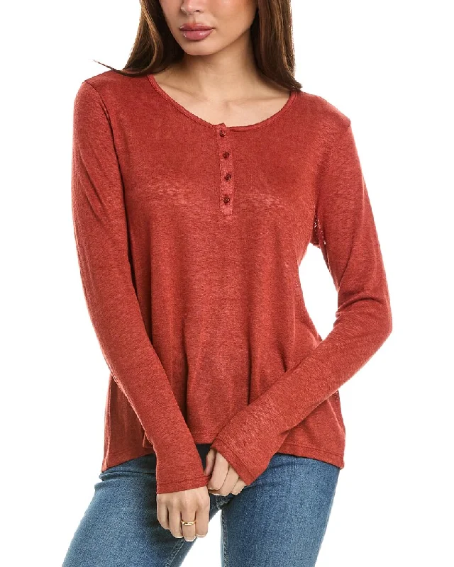 Bobeau Caty Henley Top Chic Urban Fashion Look