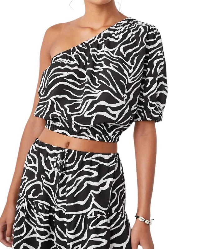 Evy Top In Contour Lines Fashion Essentials