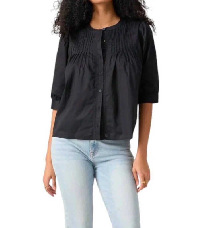 Gentle Pintuck Blouse In Black Trend Alert