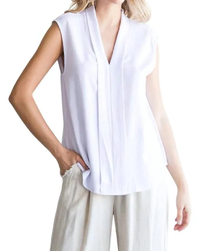 Grab The Chance Top In White Imeless Style