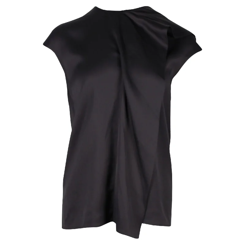 Hermès Sleeveless Blouse in Black Silk Dive Into Trendy Styles