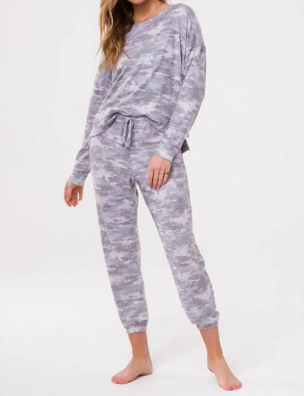 High Low Sweatshirt In Cozy Camo Effortless Grace