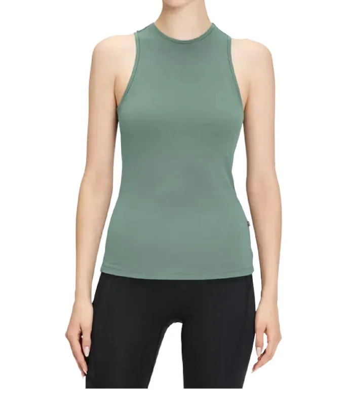 Movement Tank Top In Ivy Minimalist Elegant