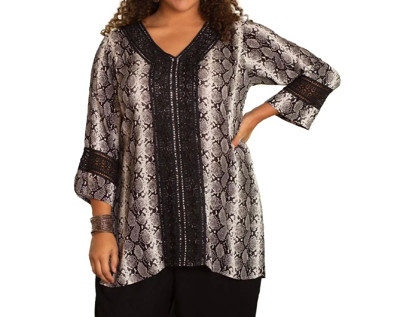 Print Tatum Bracelet Sleeve V-Neck Tunic - Plus Size In Asp Scale Contemporary Elegance