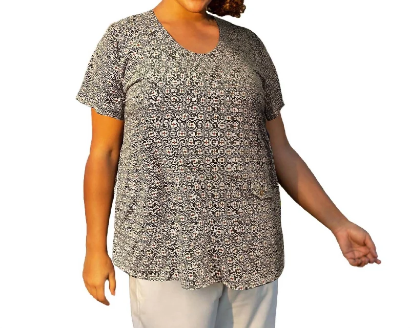 Side Printed Tyler Flair Short Sleeve Top - Plus Size In Black Geo Knots Luxury Style