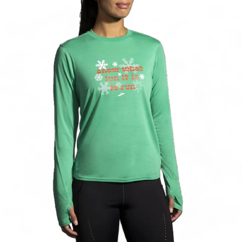 Women's Distance Graphic Long Sleeve Shirt In Green/run Merry Seasonal Fashion