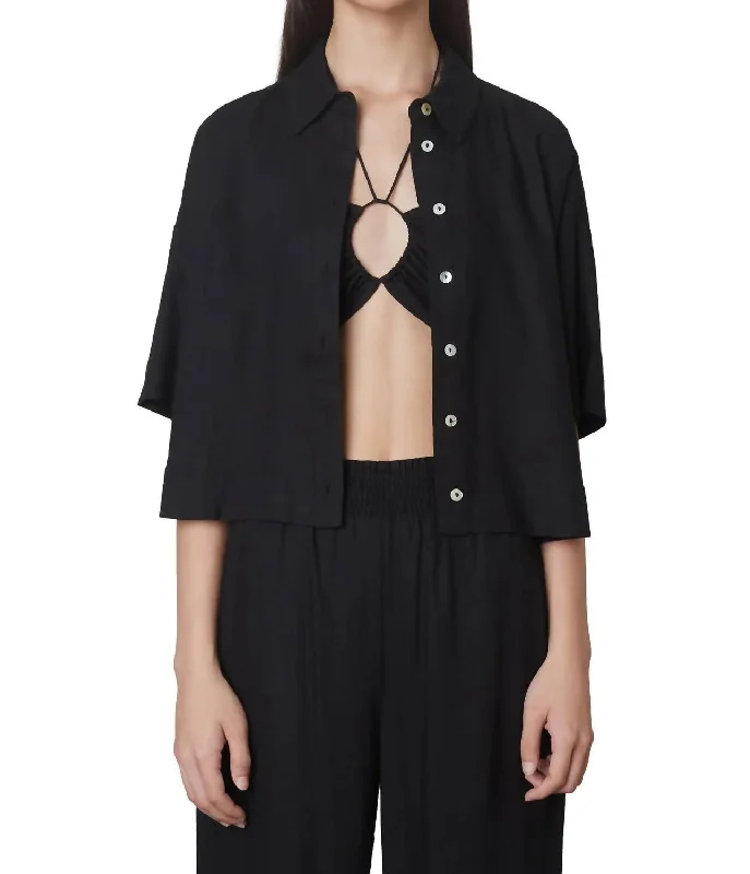 Cropped Boxy Shirt In Black Unleash Your Trend Driven Style